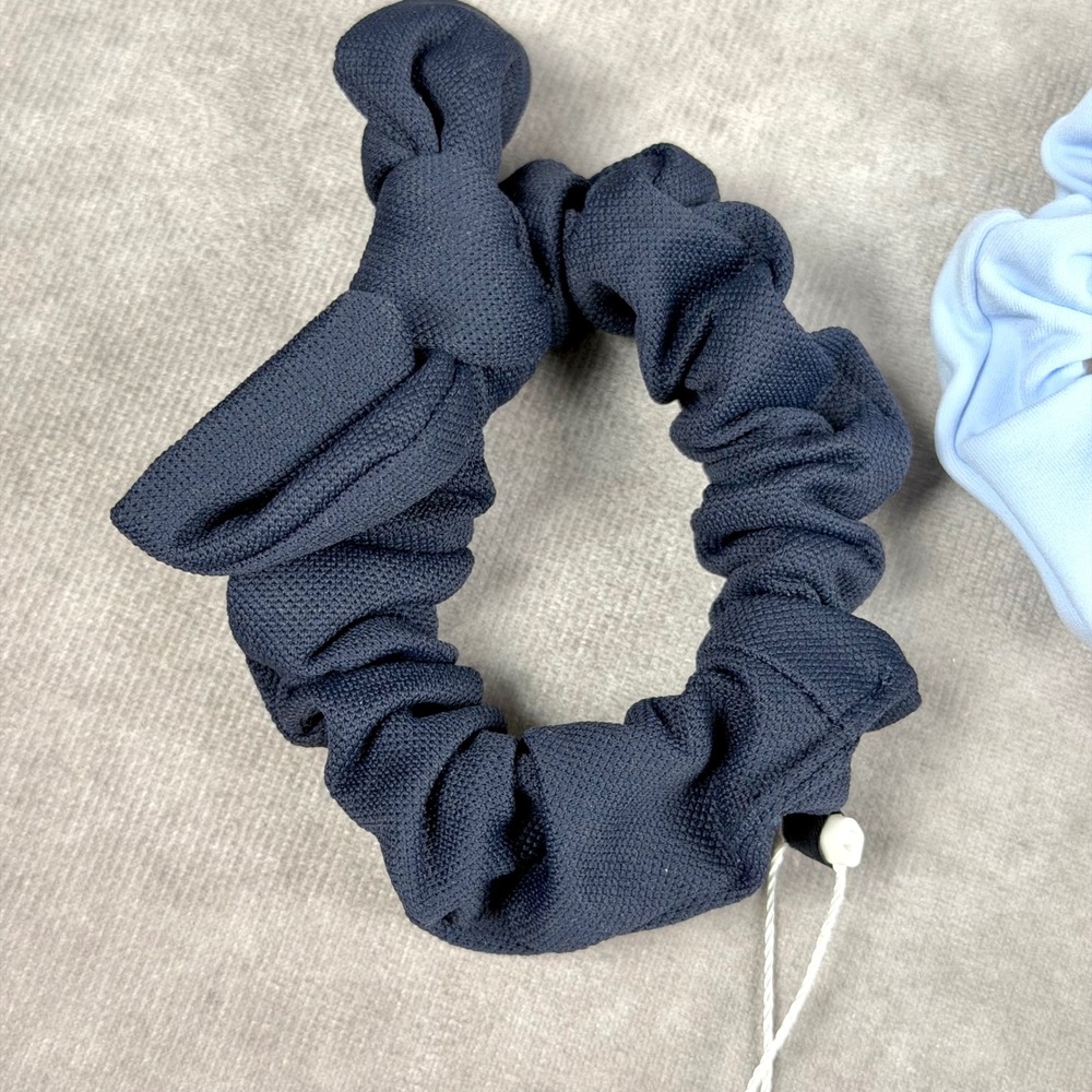 Lululemon Uplifting Scrunchie Bow Set Navy Blue Light Blue Exercise Apparel NEW - Picture 3 of 6